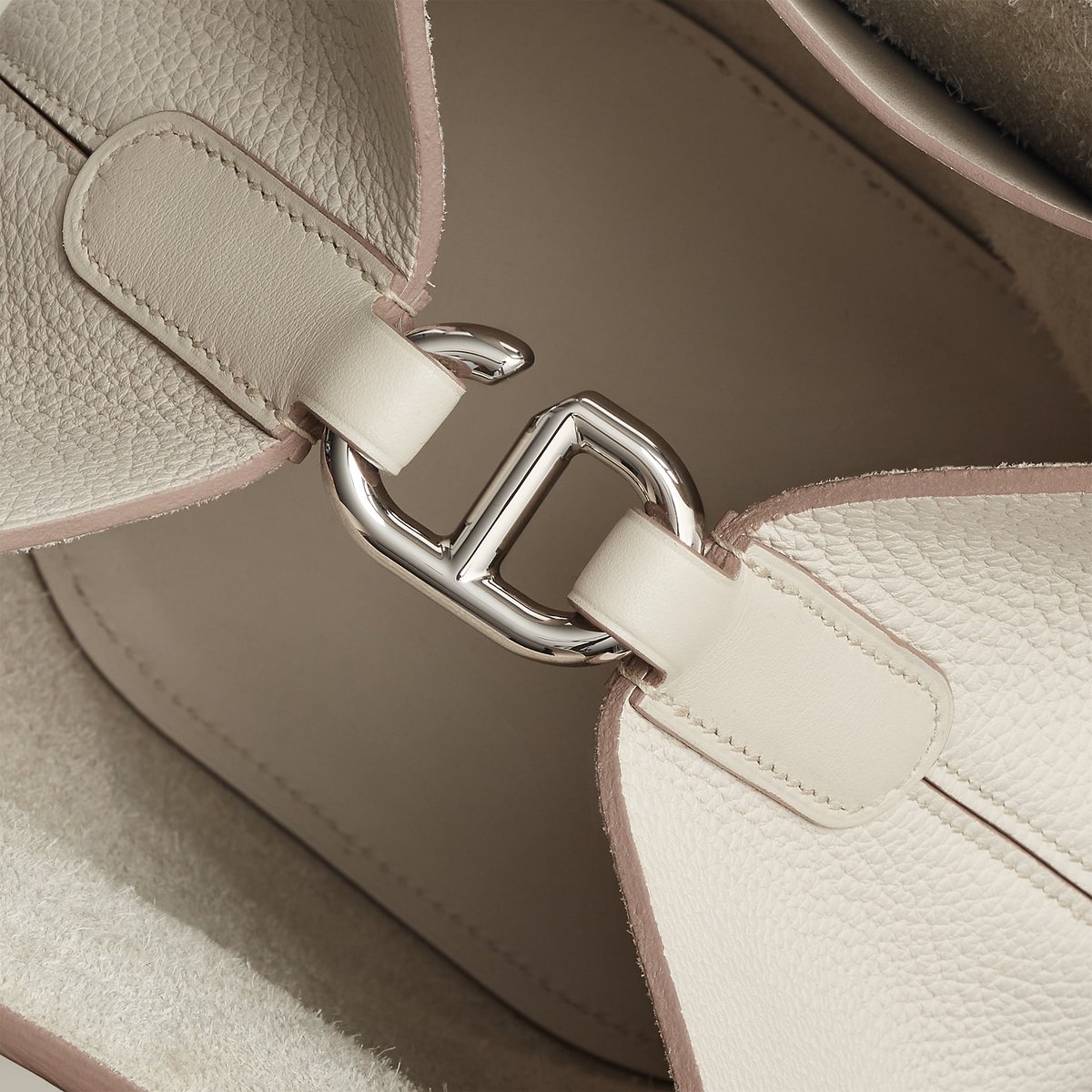 Hermès In-the-Loop 18 백