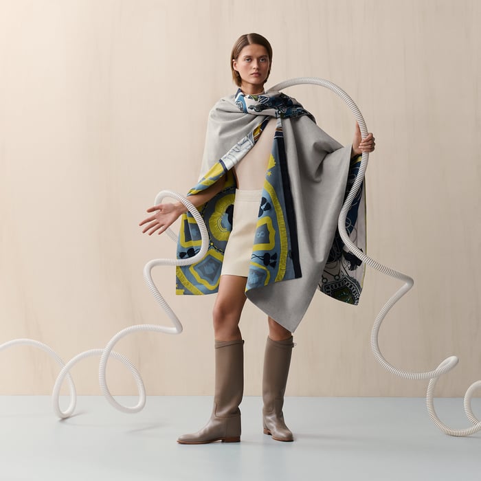 Random Reversible Cape