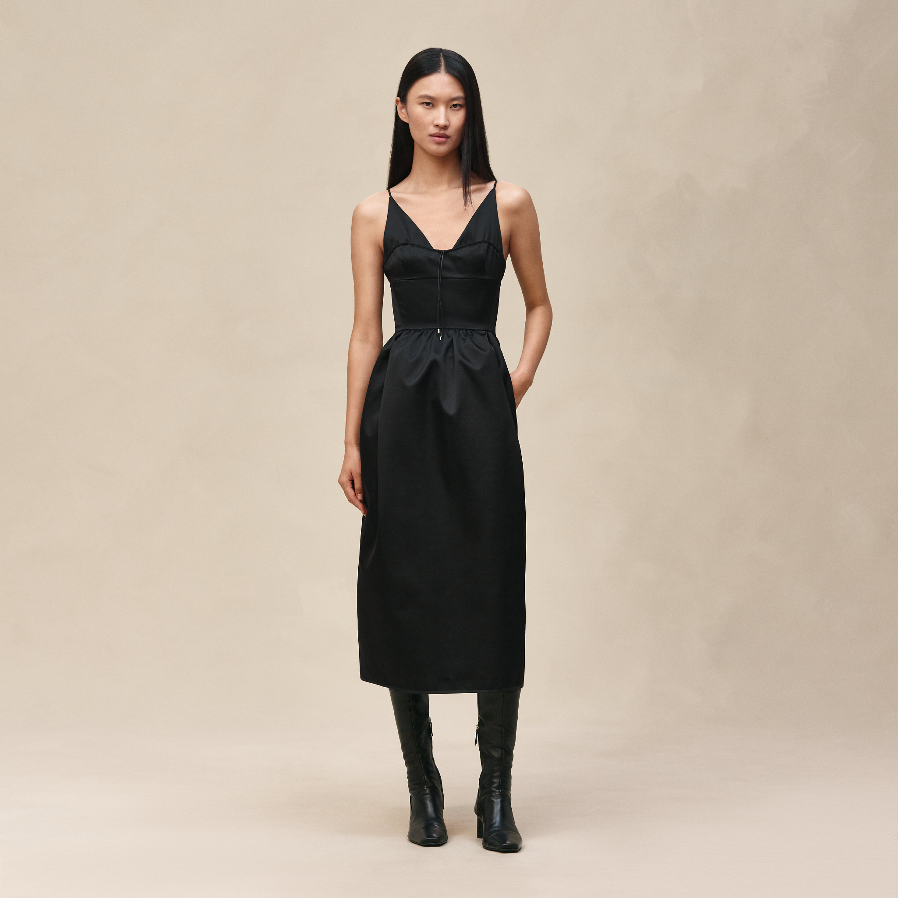 Dress with shoulder straps