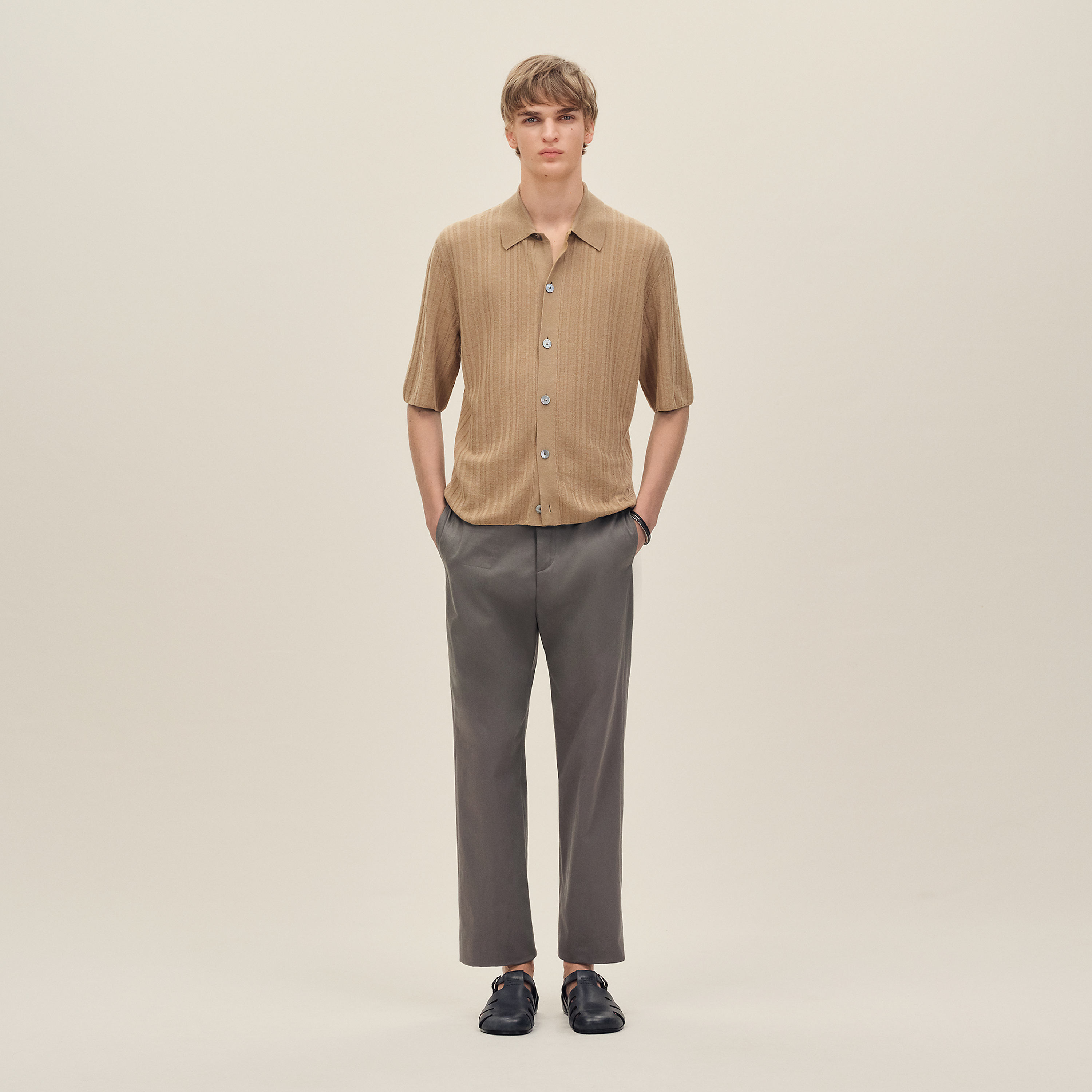 Short-sleeve straight cut shirt
