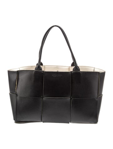 Bottega Veneta Intrecciato Arco Medium