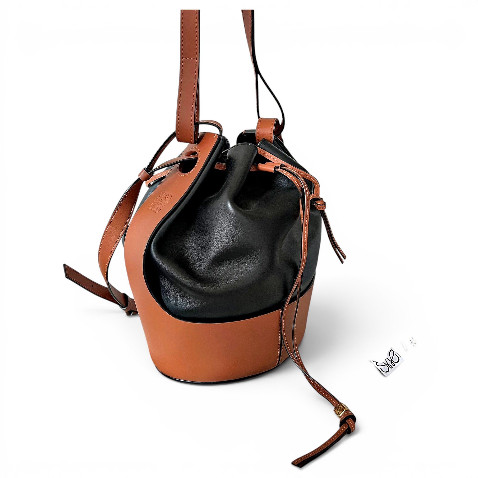 Balloon leather handbag