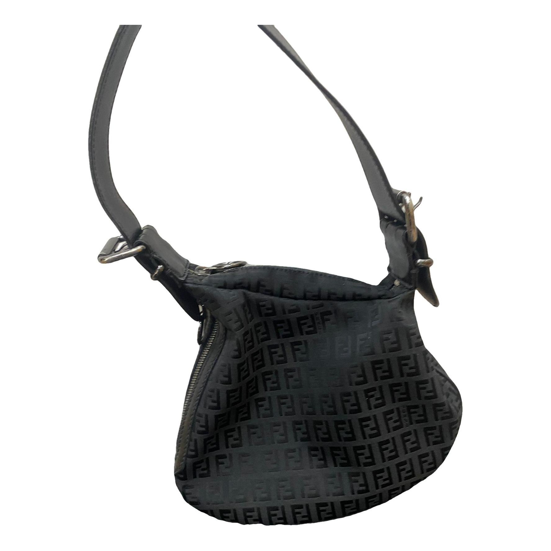 Oyster cloth handbag