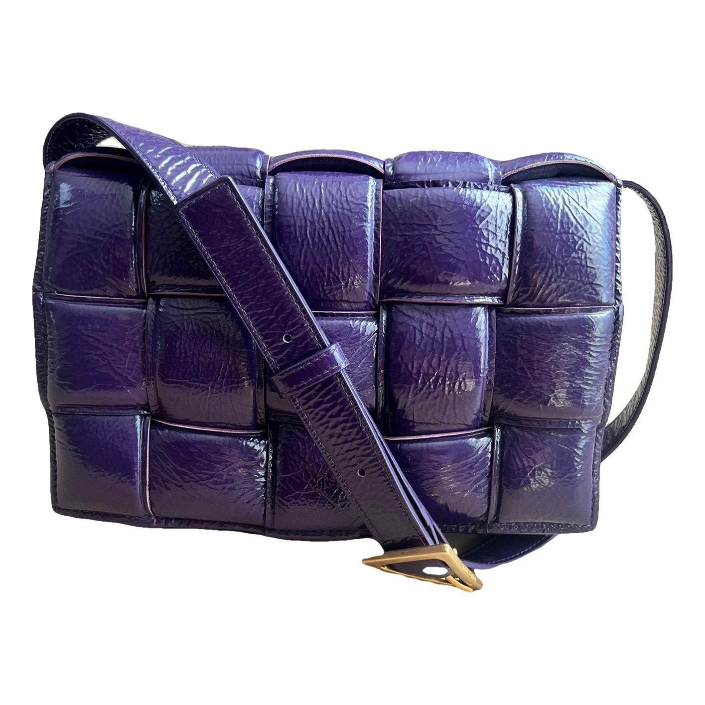 Cassette patent leather crossbody bag