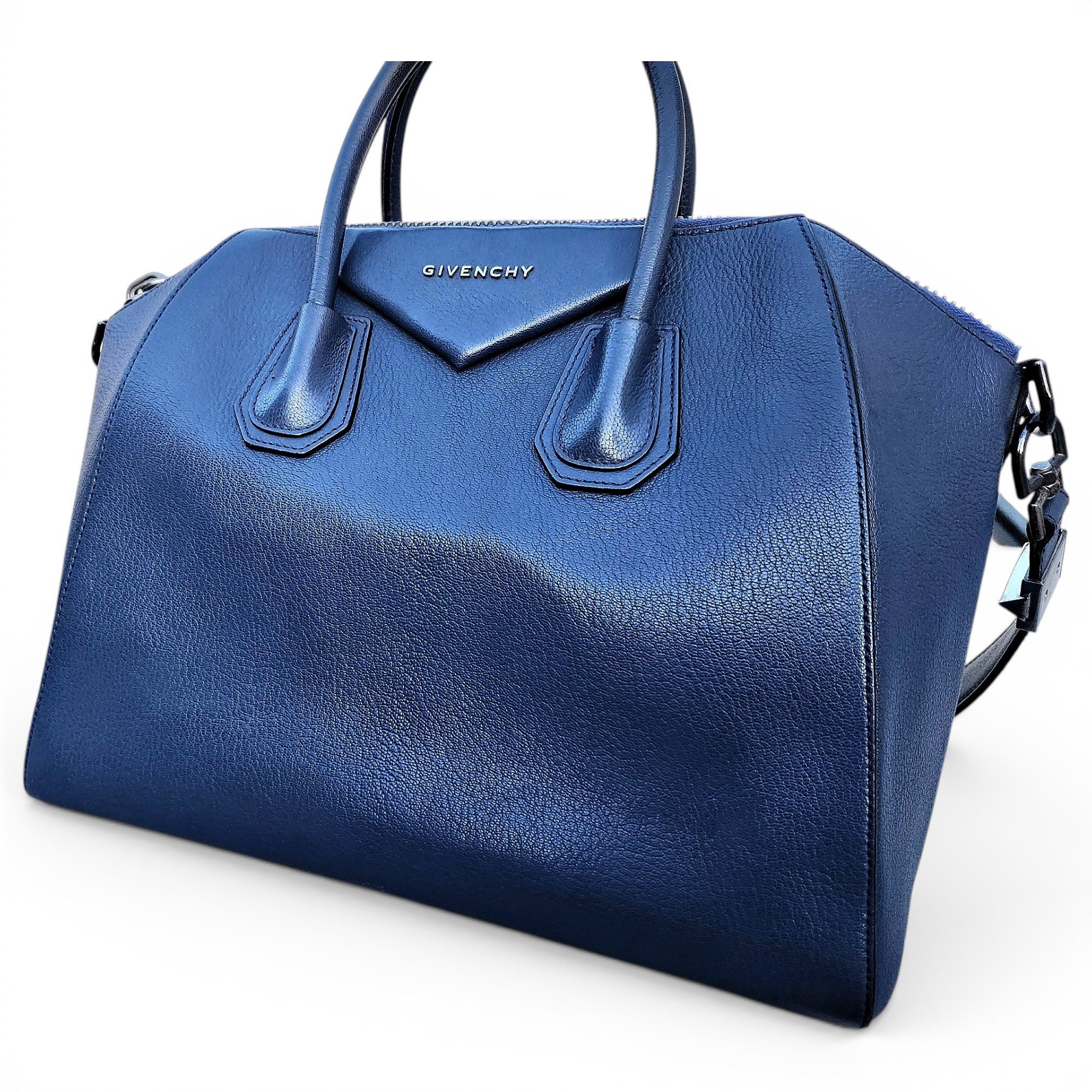 Antigona leather handbag