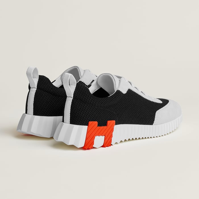 Bouncing Sneaker