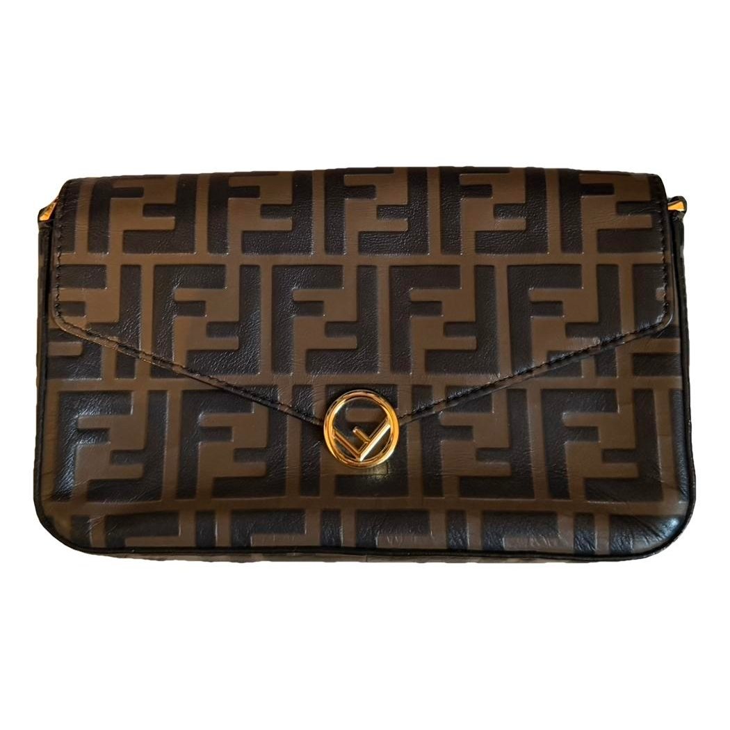 Wallet On Chain leather crossbody bag