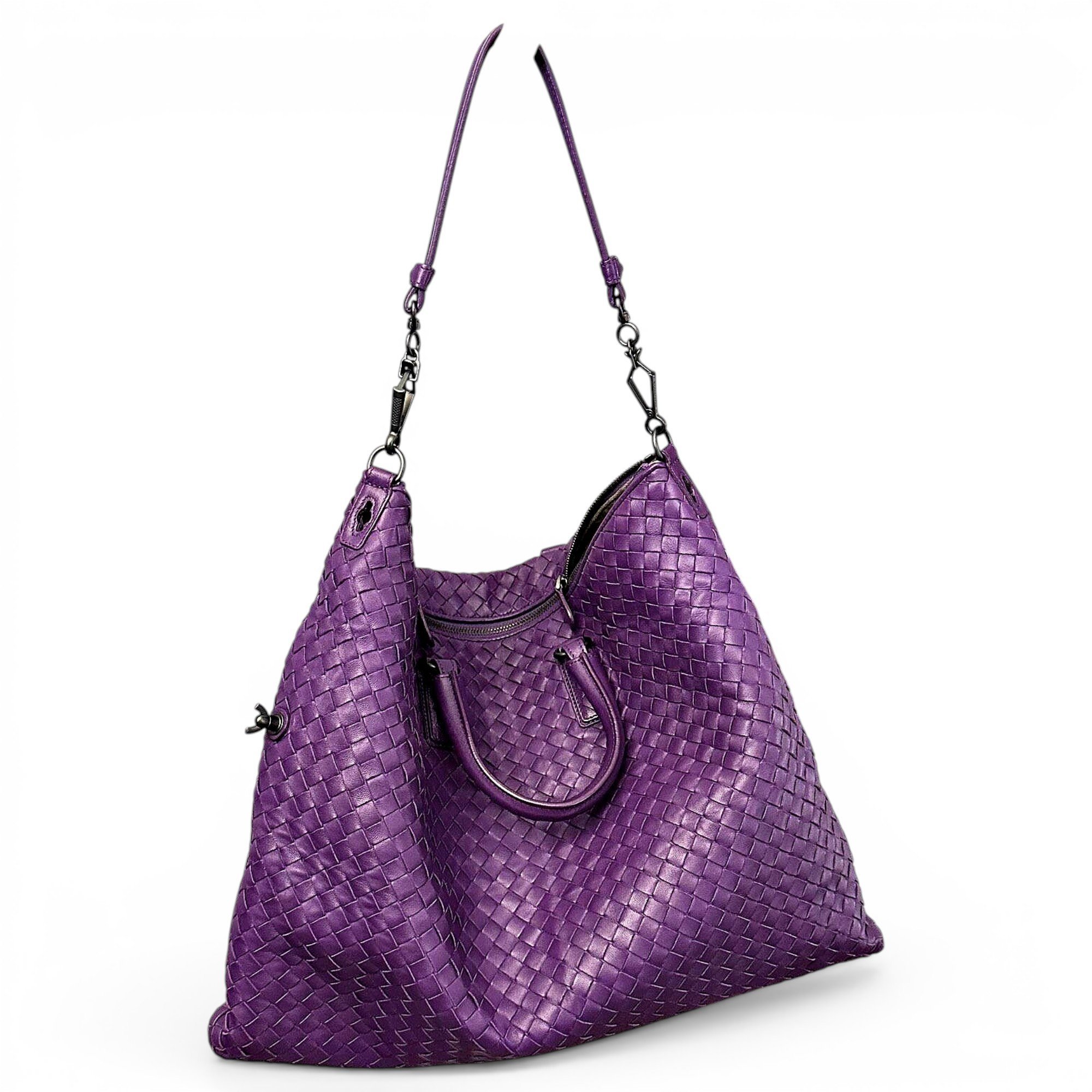 Veneta leather handbag