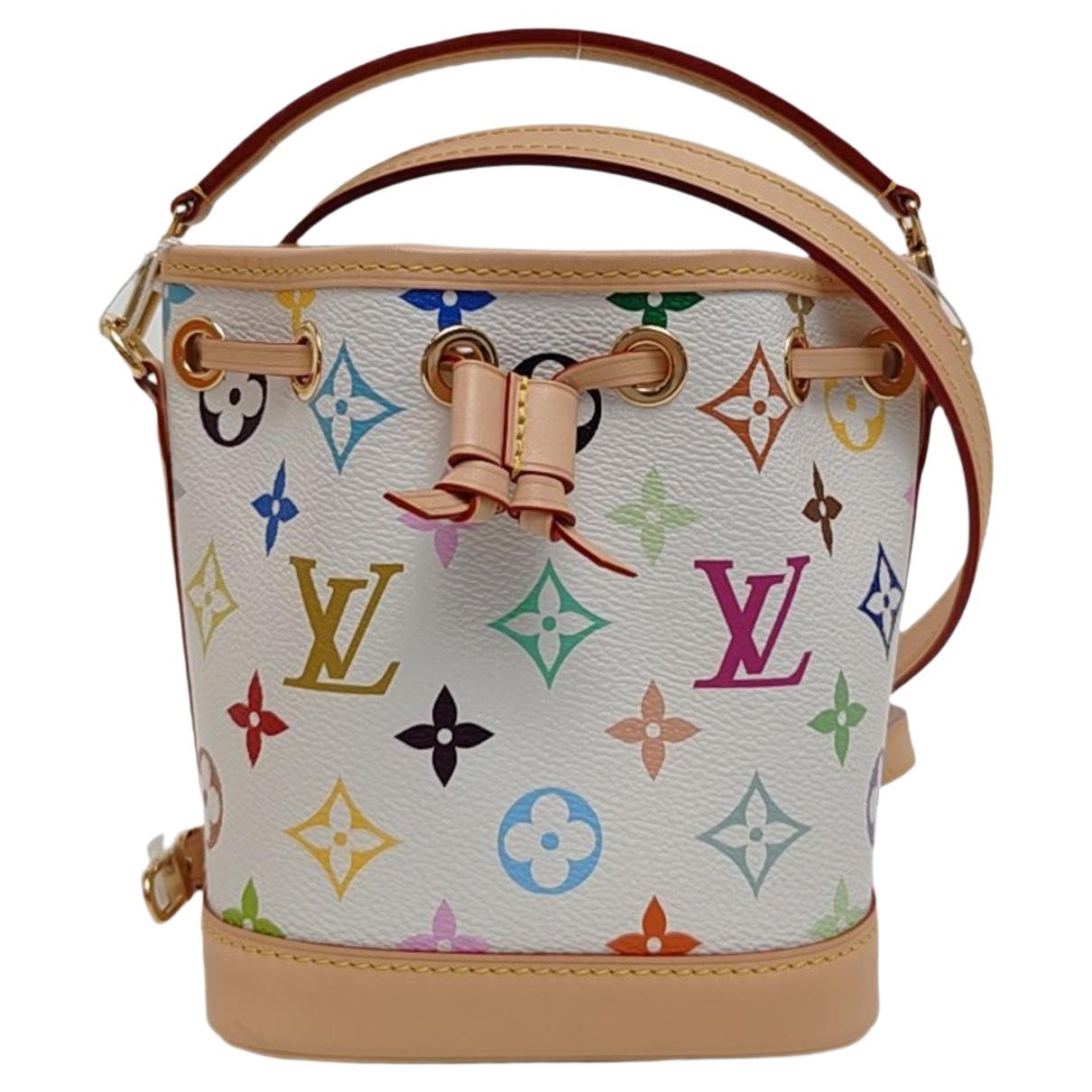 Nano Noé leather handbag