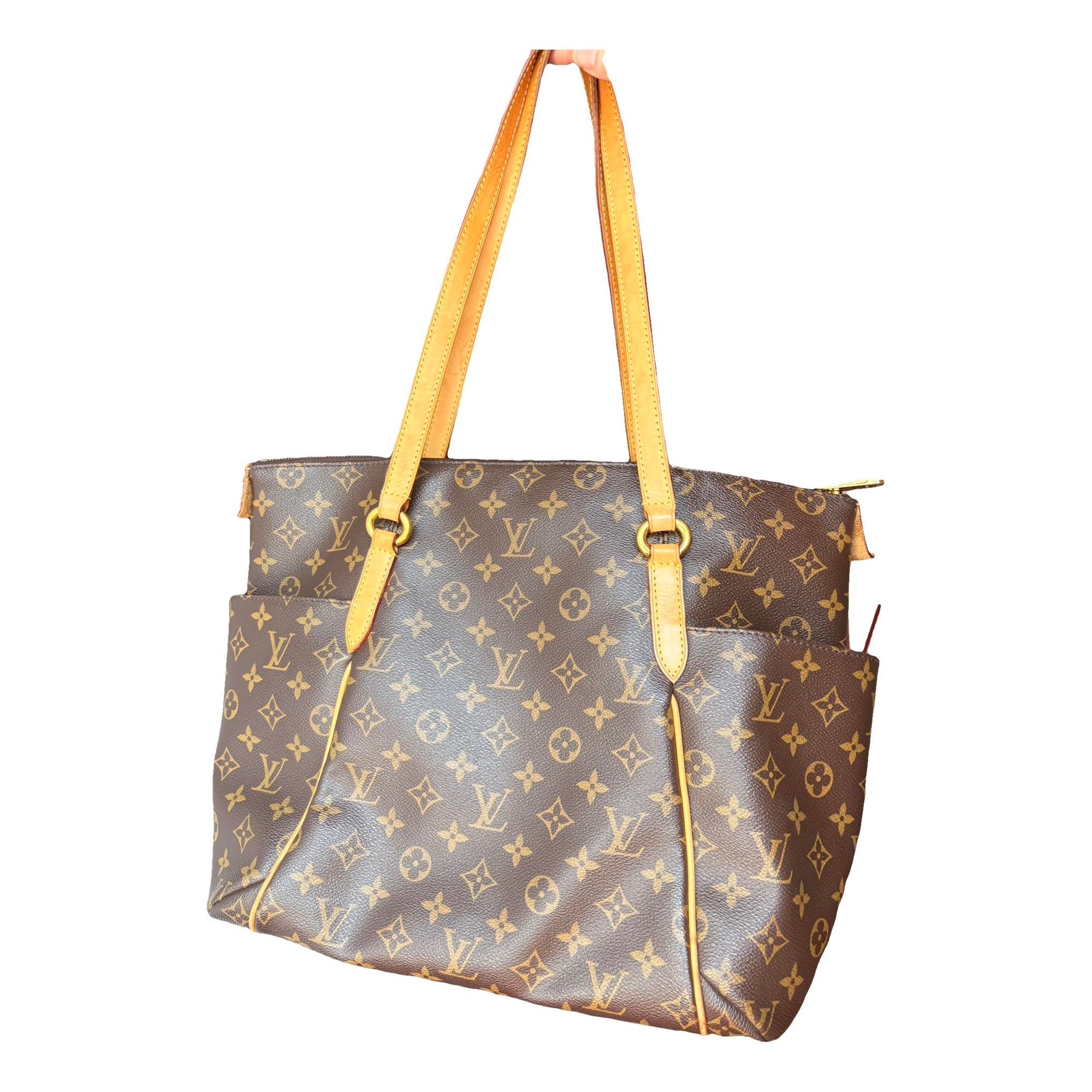 Totally leather handbag
