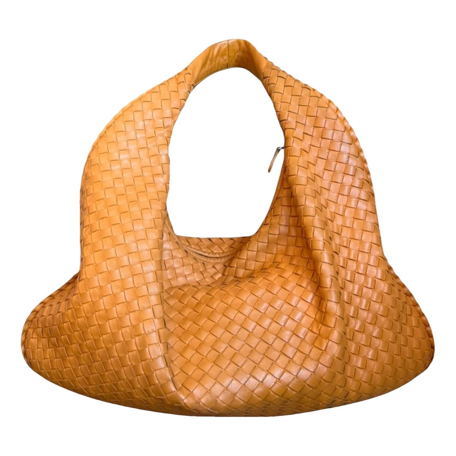 Veneta leather handbag