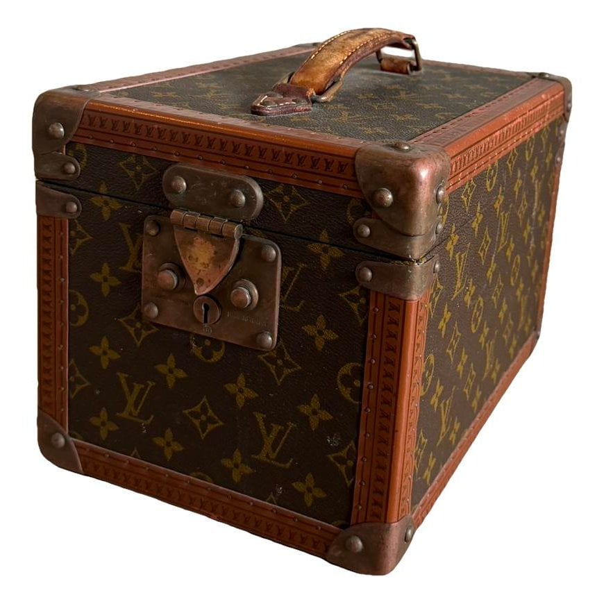 Cloth vanity case
