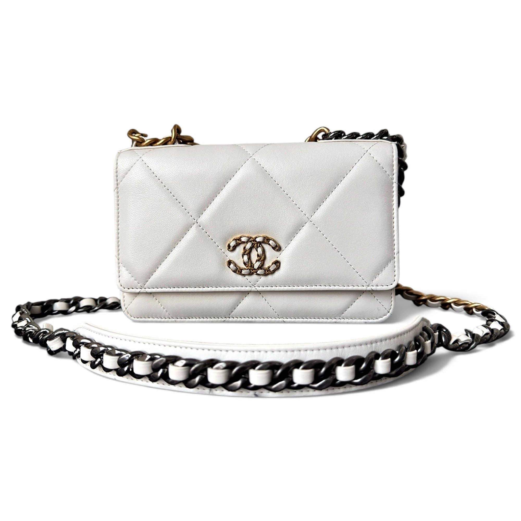 Wallet On Chain Chanel 19 leather handbag