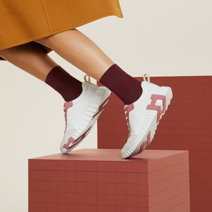 Bouncing Sneaker