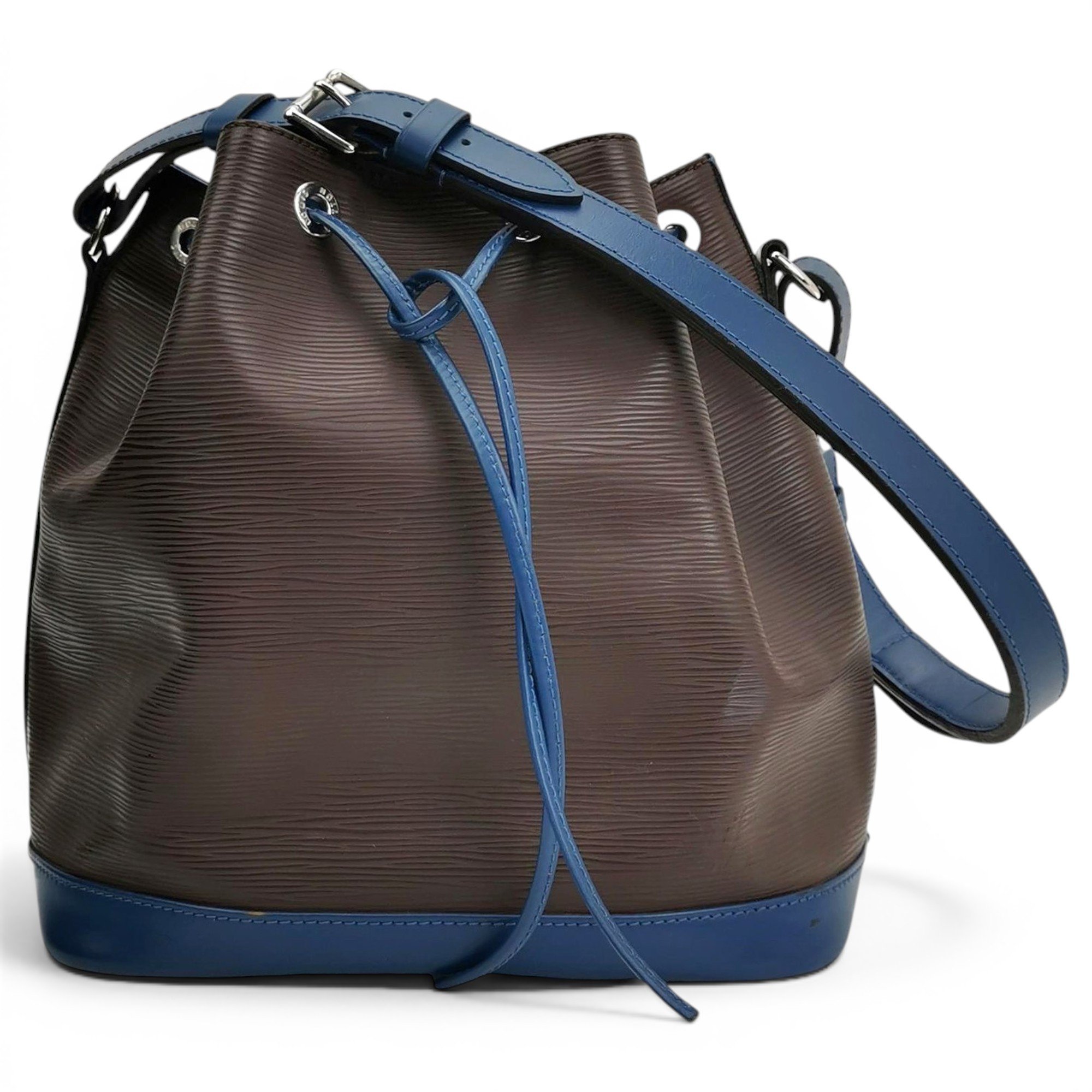 Nano Noé leather crossbody bag