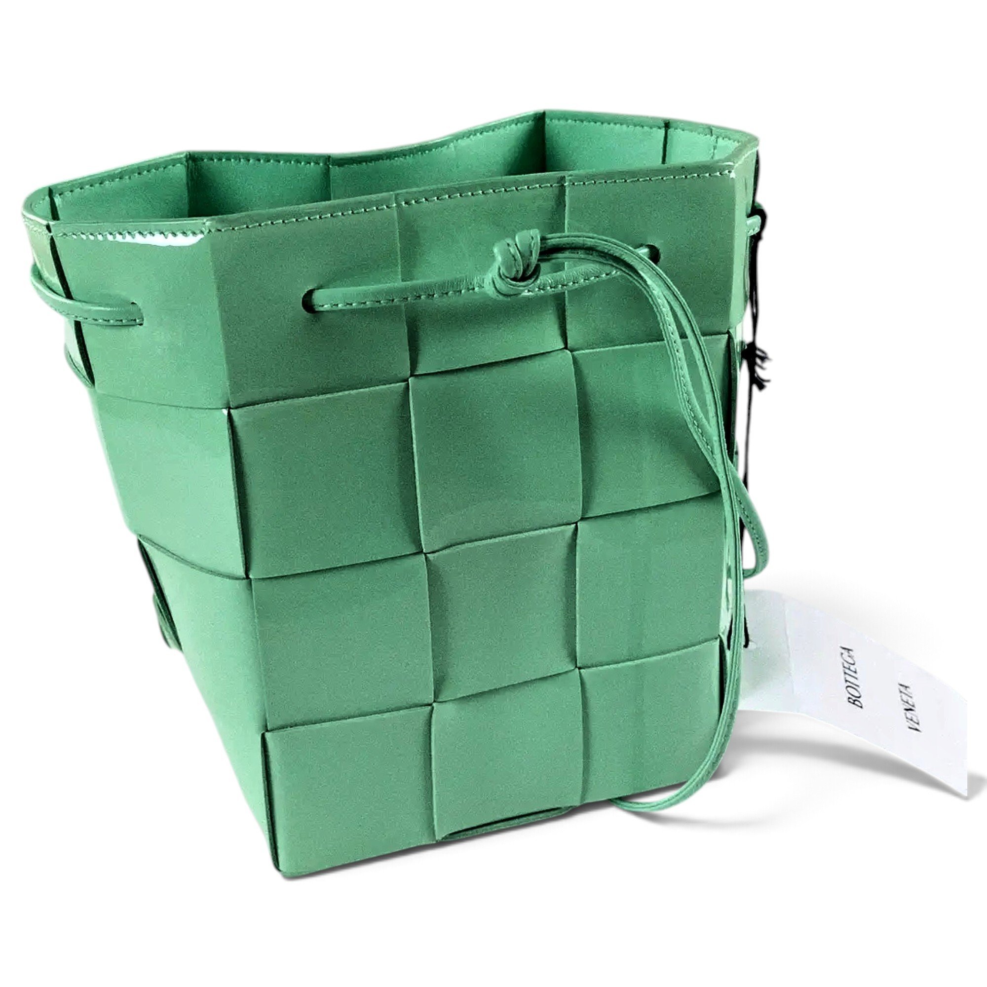 Cassette Bucket patent leather handbag