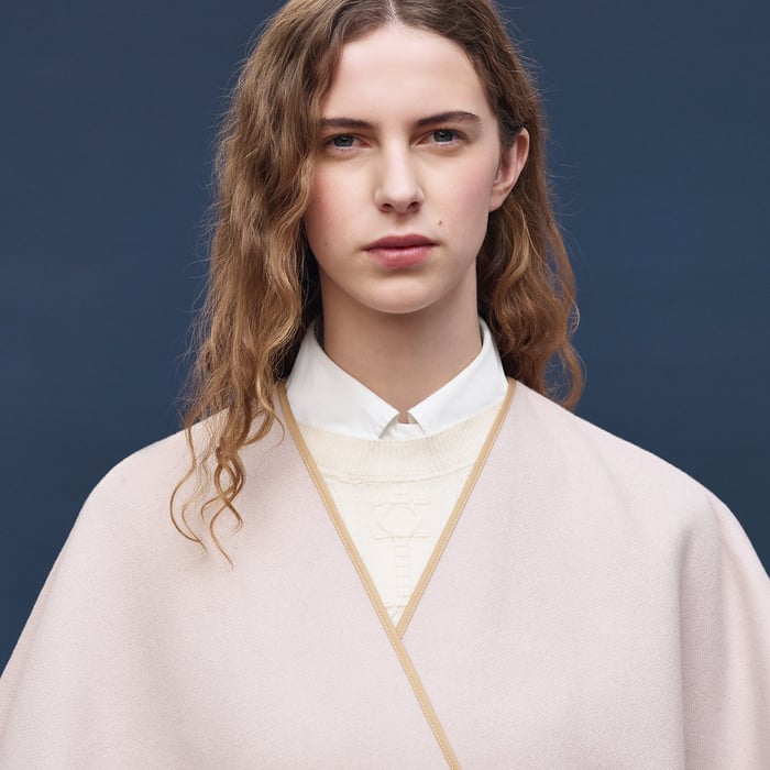Beige Naturel Cashmere Cape With Belt and Leather Detail