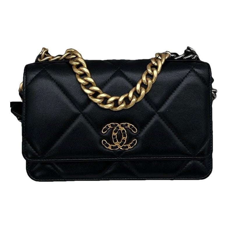 Wallet On Chain leather crossbody bag