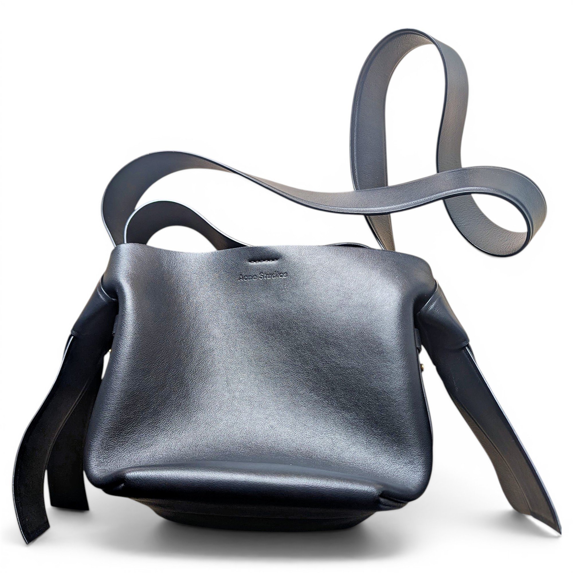 Musubi leather handbag