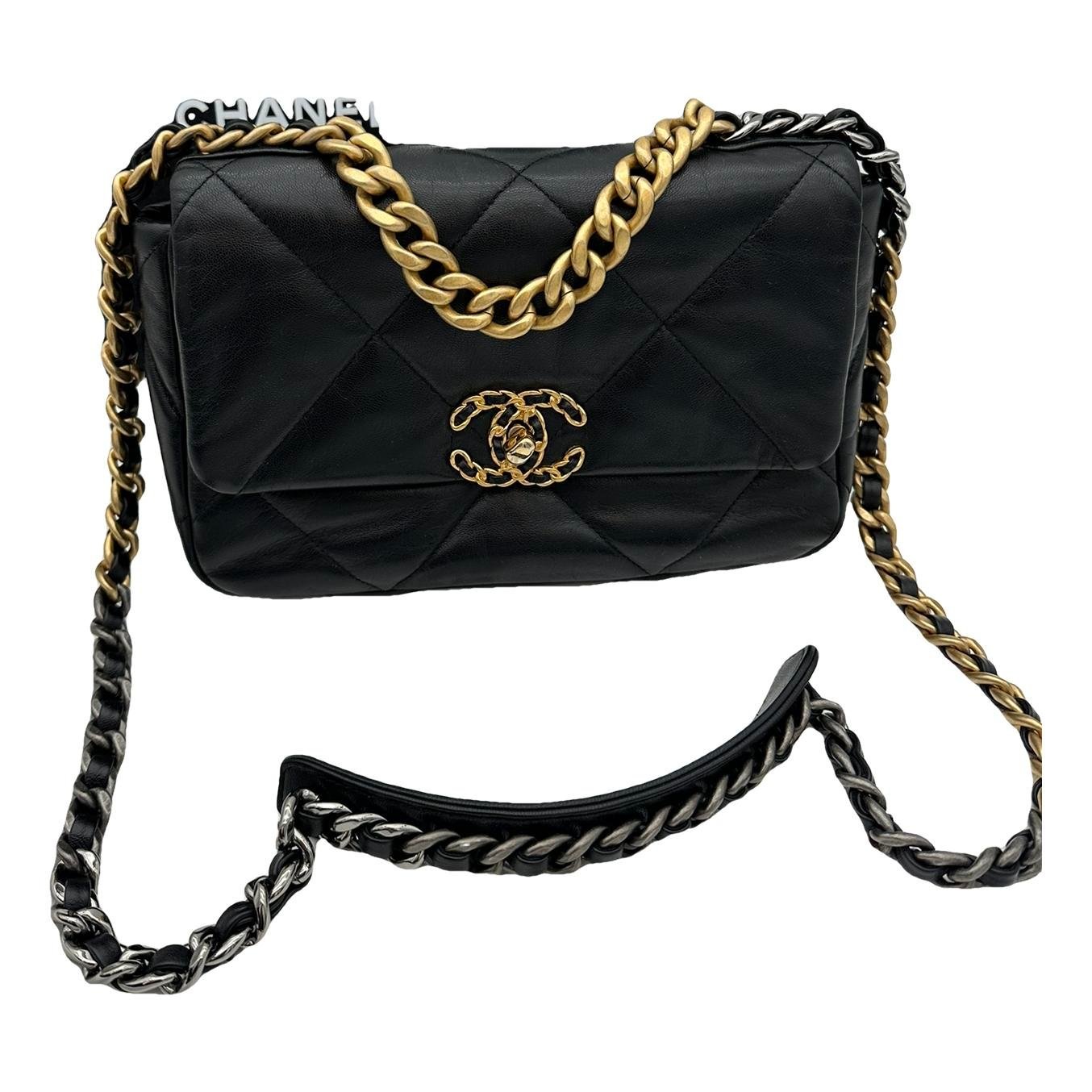 Chanel 19 leather handbag