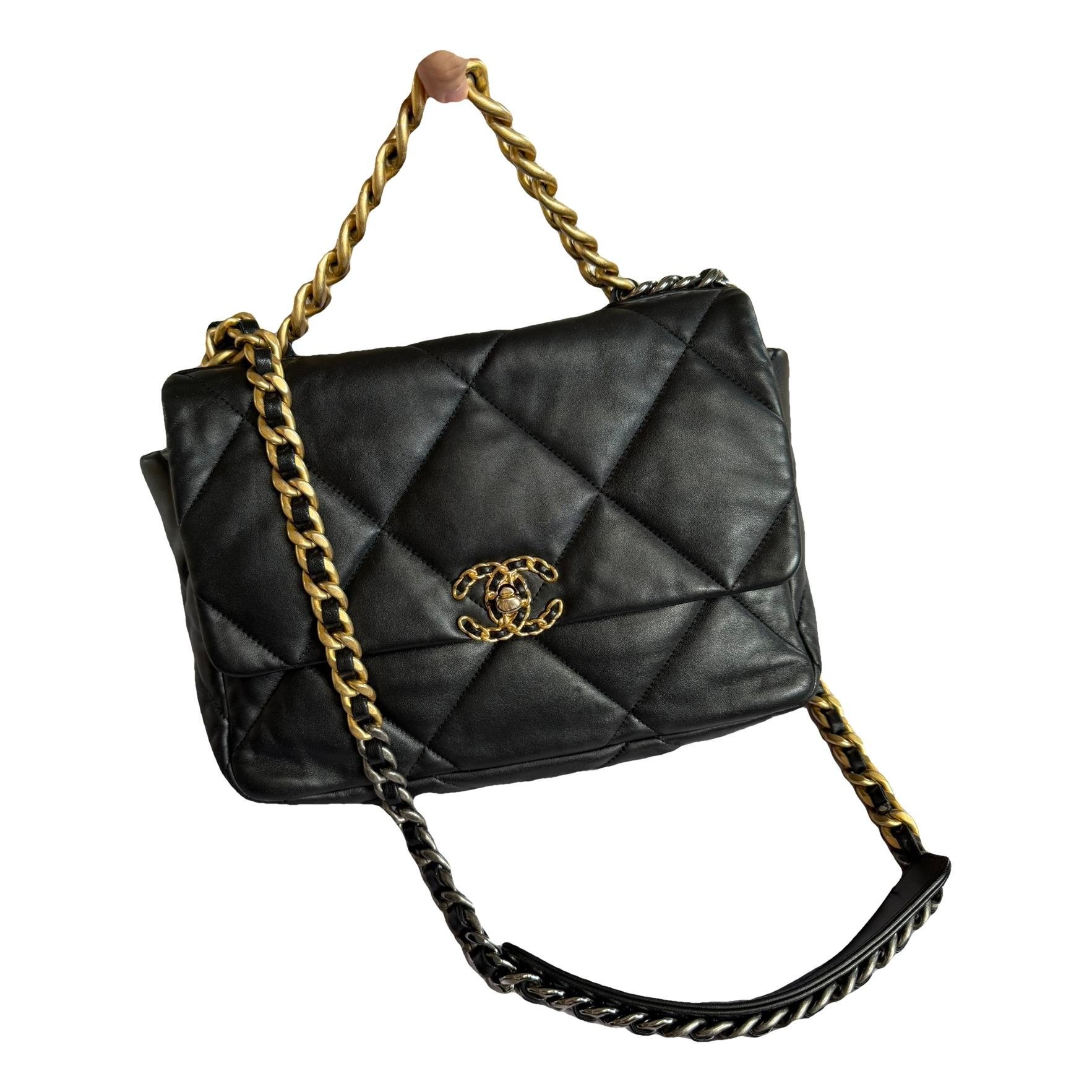 Chanel 19 leather handbag