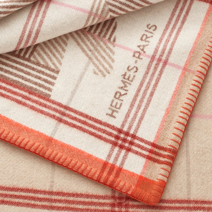 Rouge H Curiosites Blanket