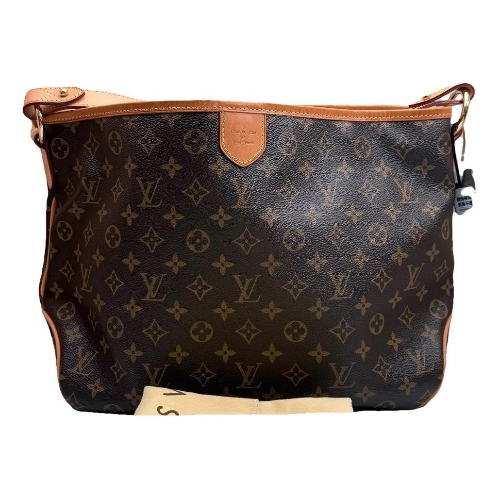 Delightful cloth handbag