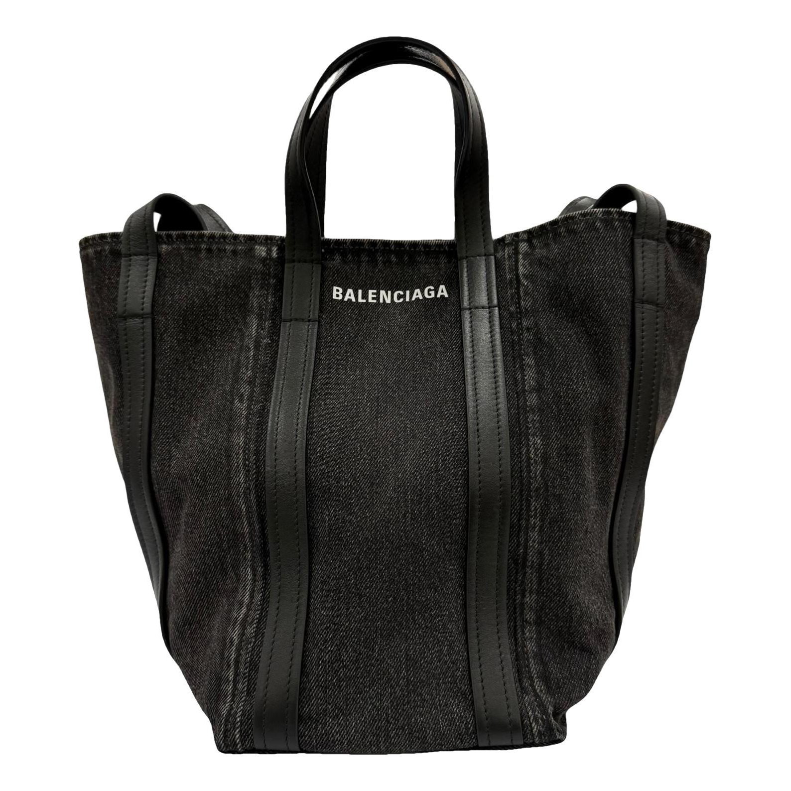 Everyday leather handbag