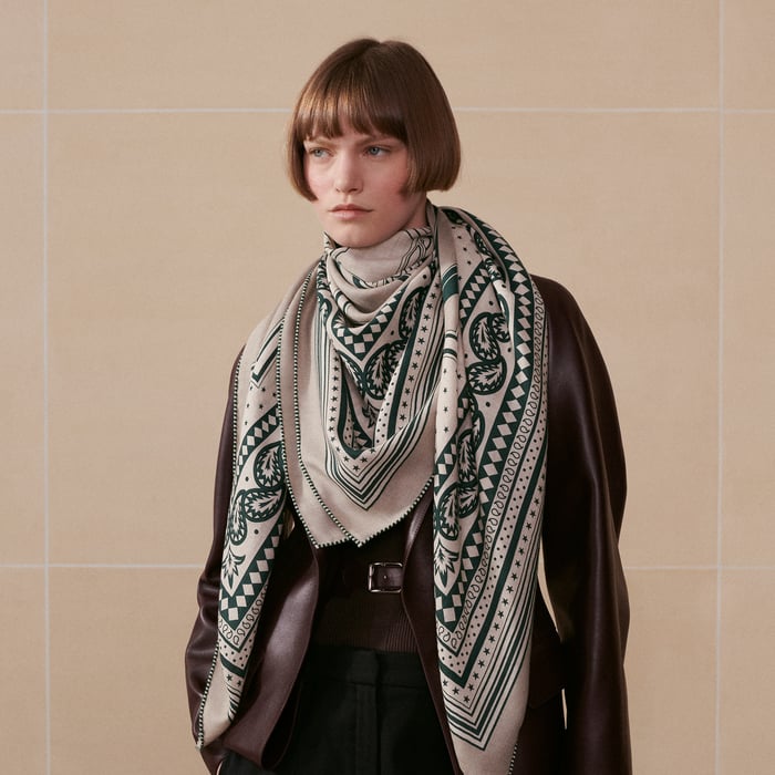 Hermès Les Roues de Phaeton Bandana shawl 140 Tourterelle/Naturel
