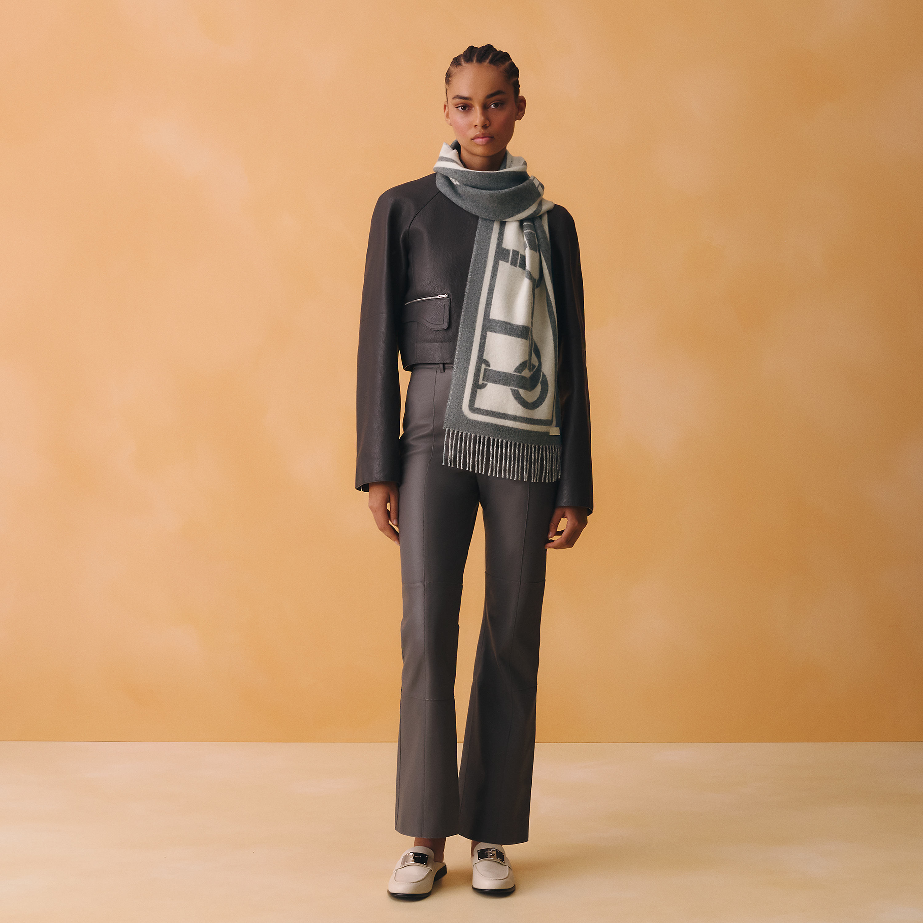 Hermès Petite Casaque Coaching scarf Ivoire/Gris Flanelle | BagUSeek