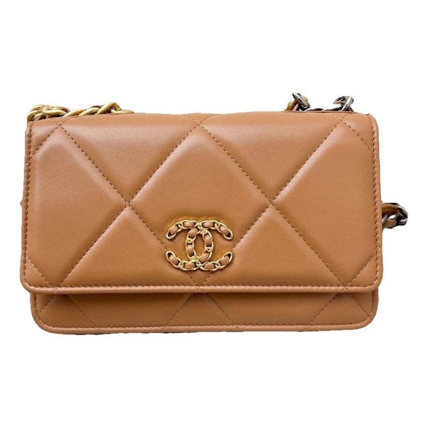 Wallet On Chain Chanel 19 leather handbag