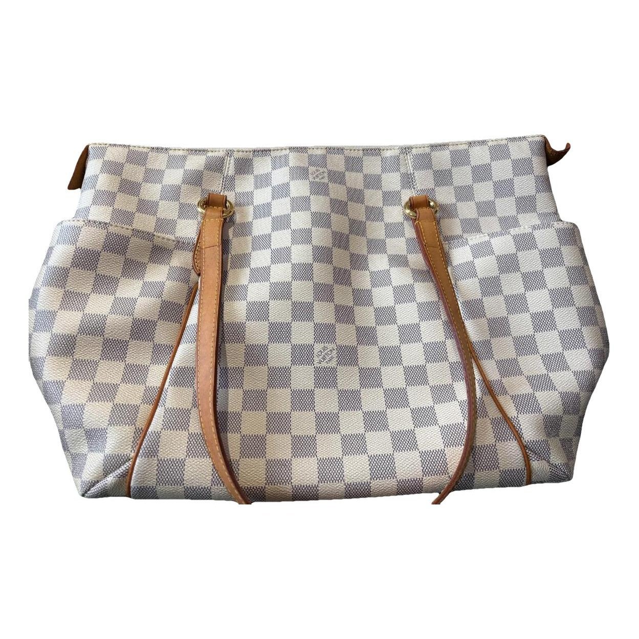 Totally leather handbag