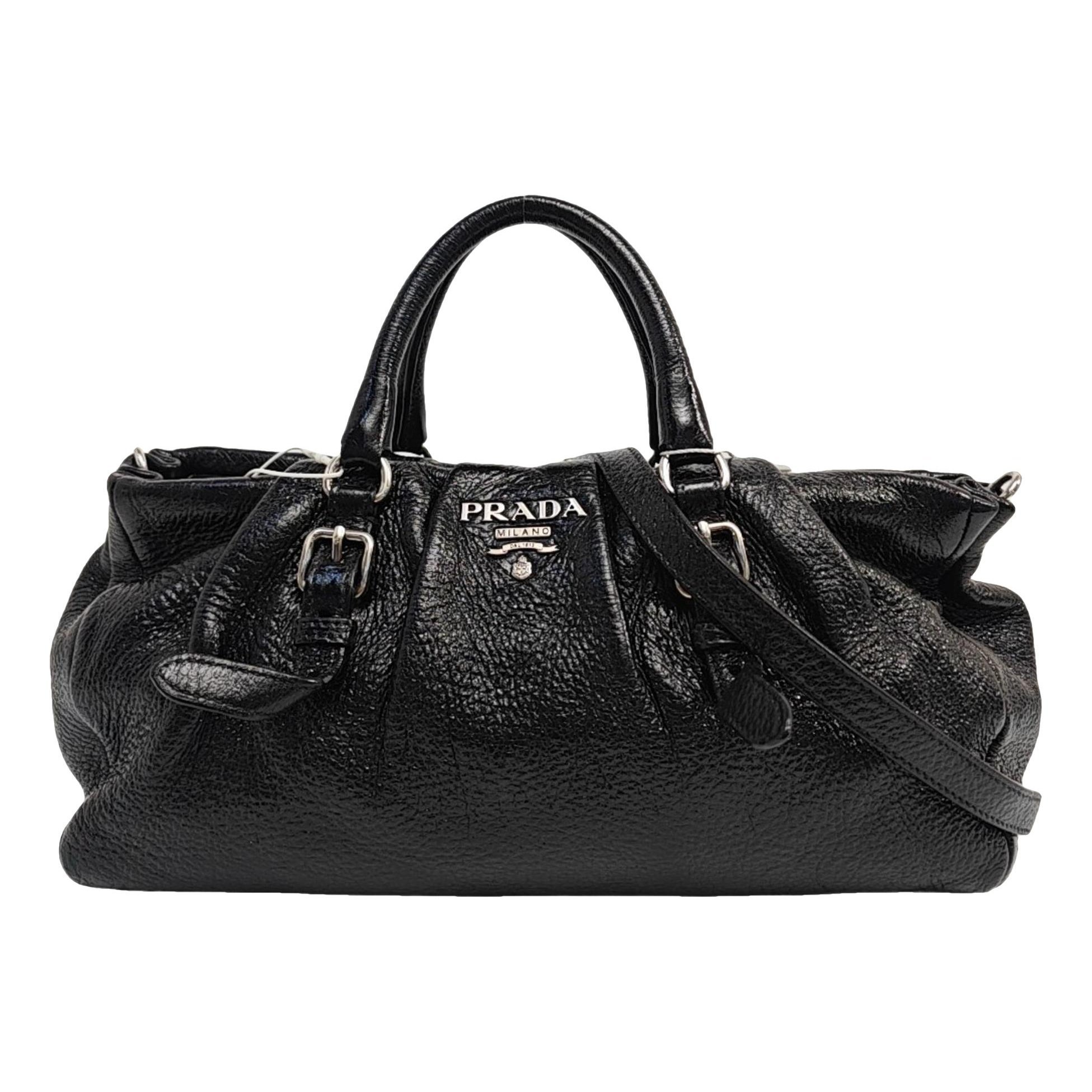 Monochrome leather crossbody bag