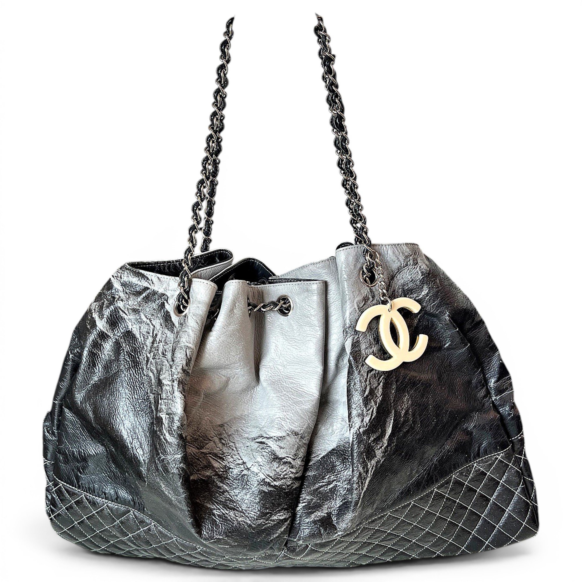 Chanel 22 leather handbag