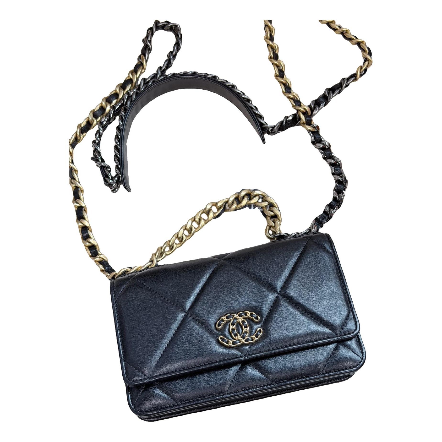 Wallet On Chain Chanel 19 leather handbag