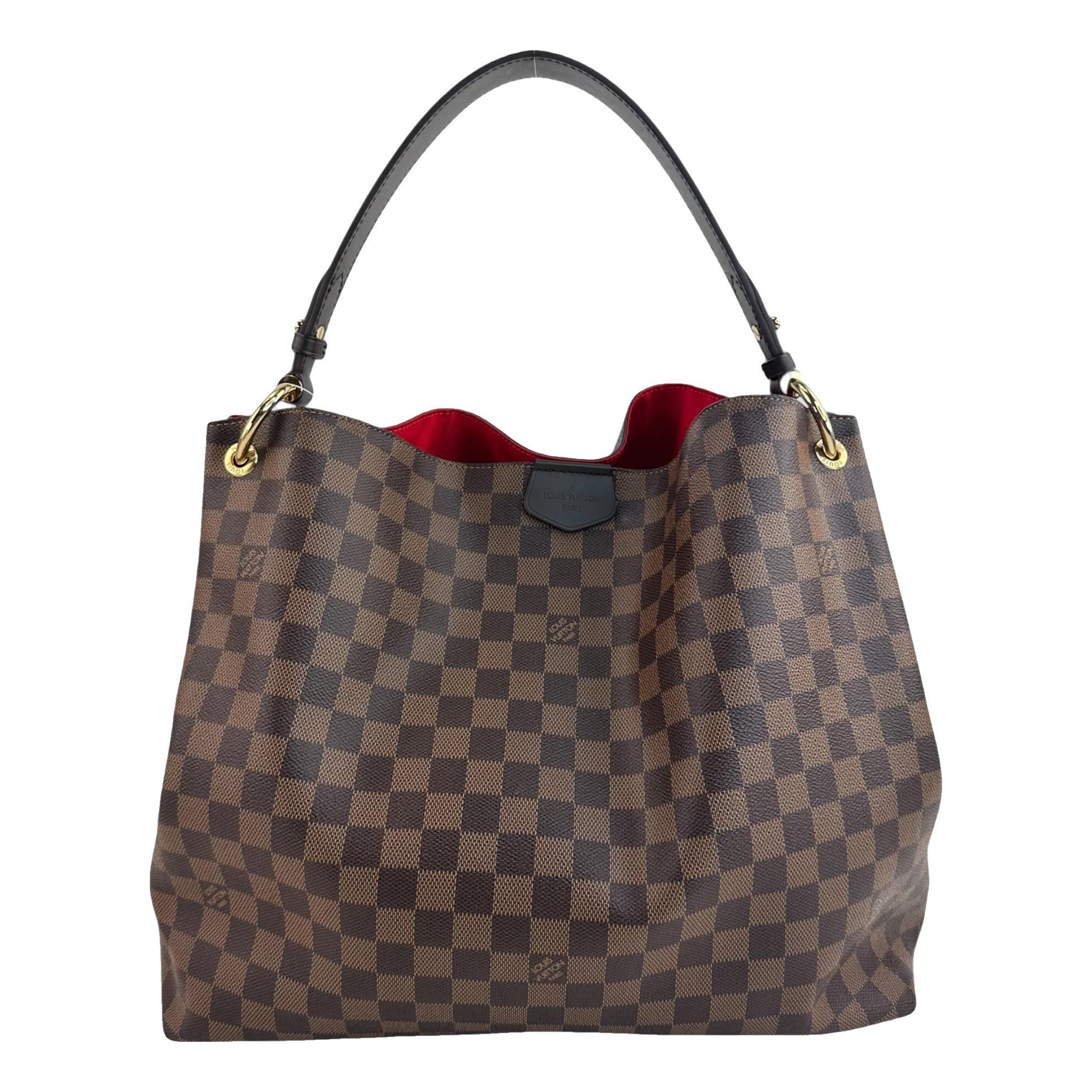 Graceful leather handbag