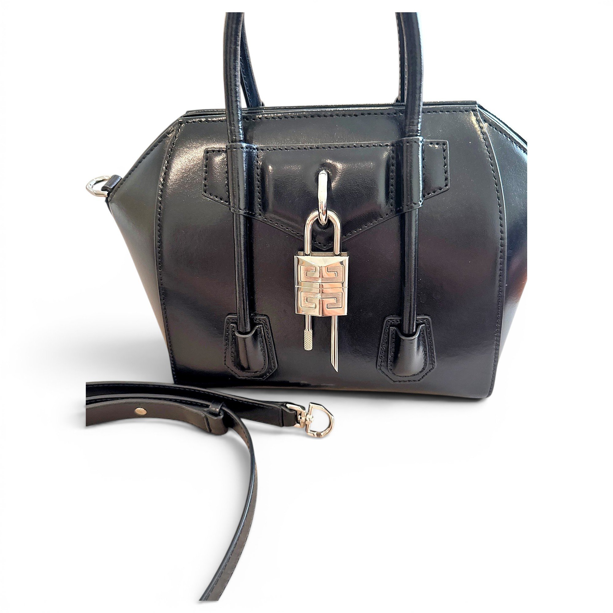 Antigona leather handbag