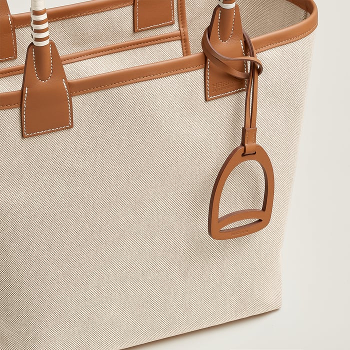 Steeple 28 Bag