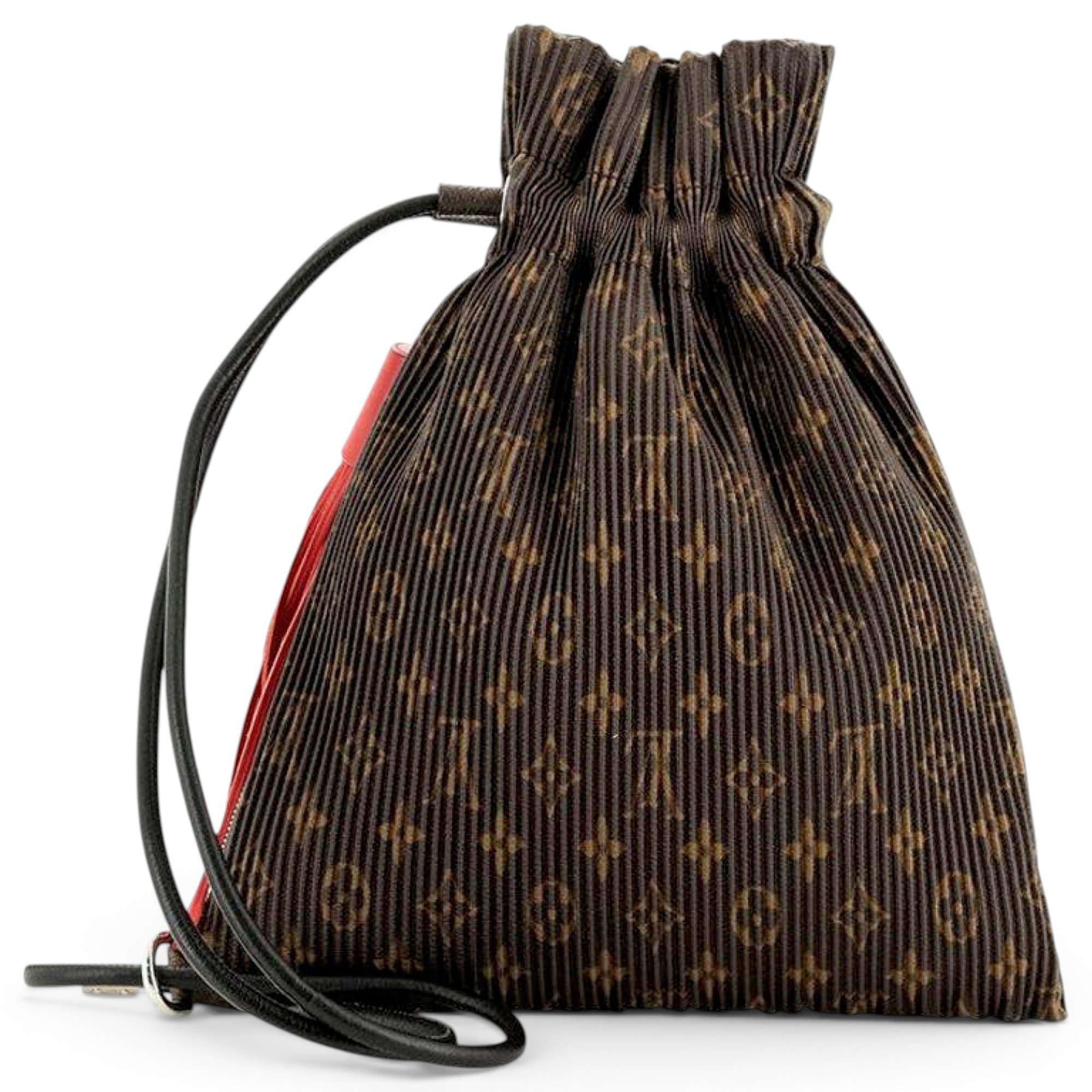 Explorer plissé cloth handbag