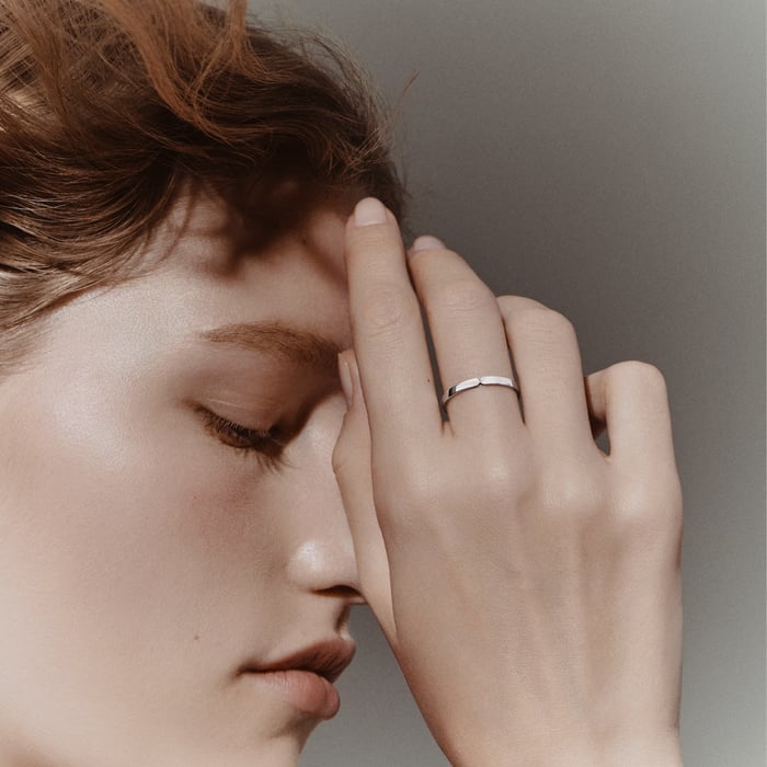 Sans Coloris Ever Kelly Wedding Band