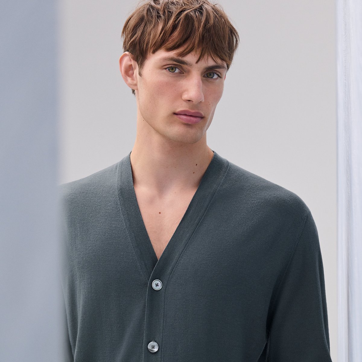 "Detail H" buttoned cardigan
