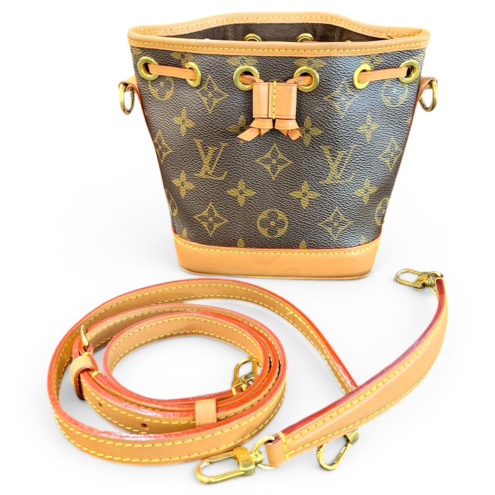 Nano Noé leather handbag