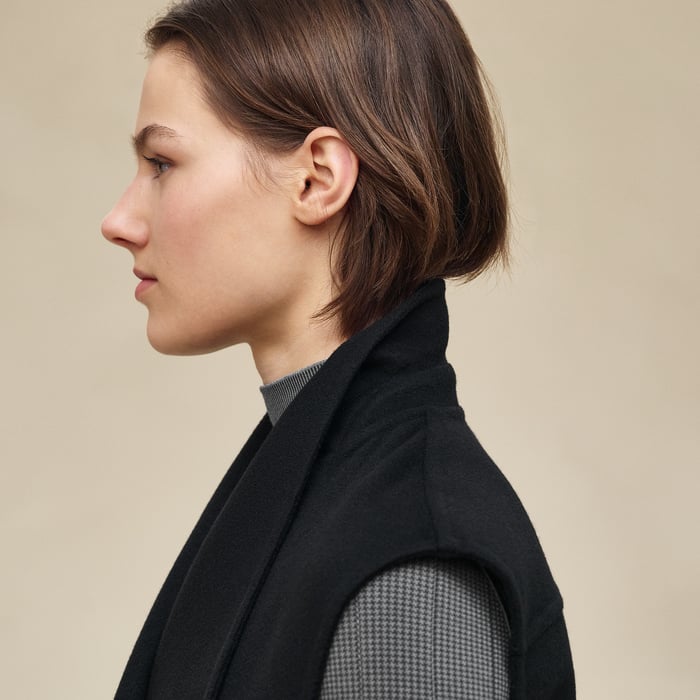 Noir Cashmere Sleeveless Short Vest