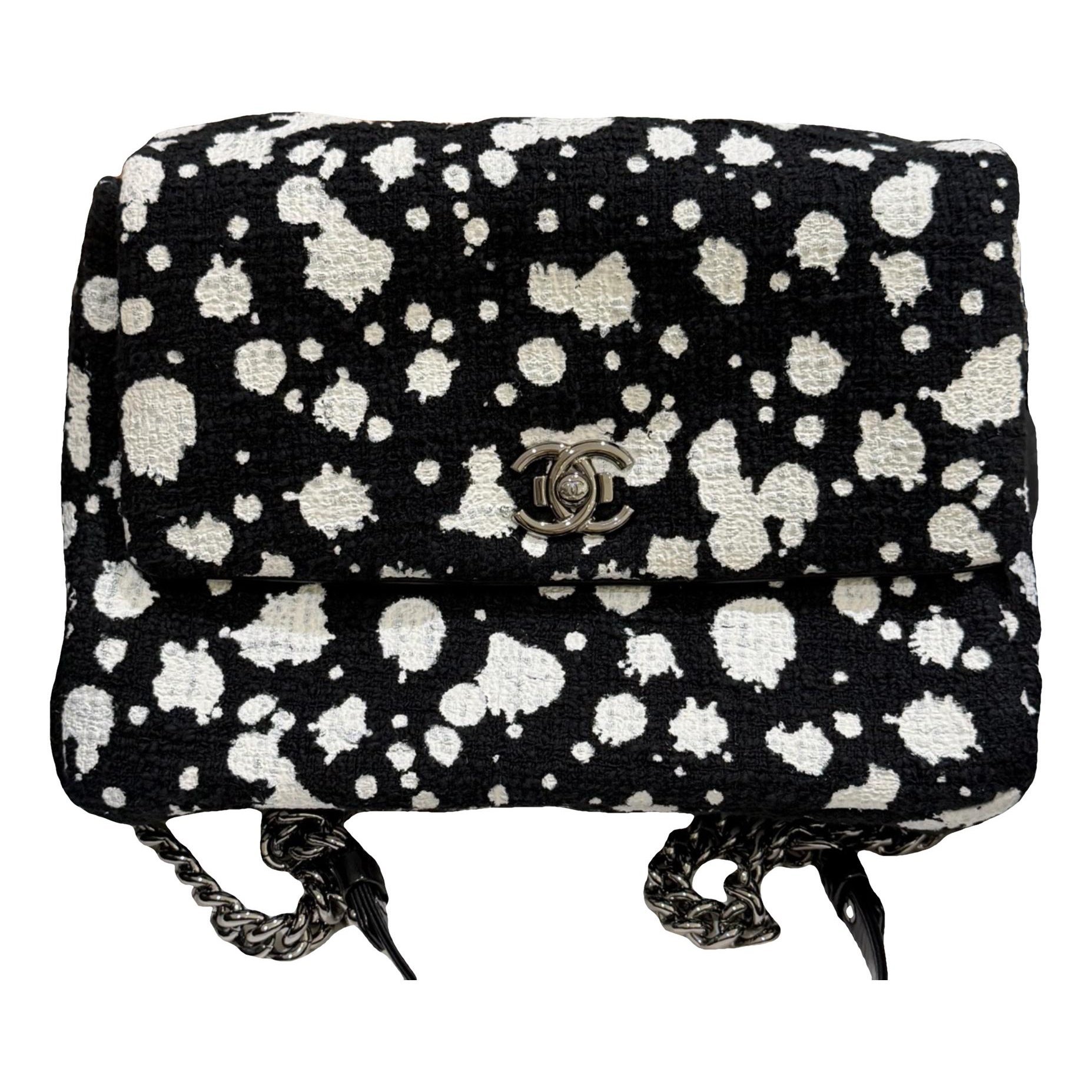 Timeless/Classique tweed crossbody bag