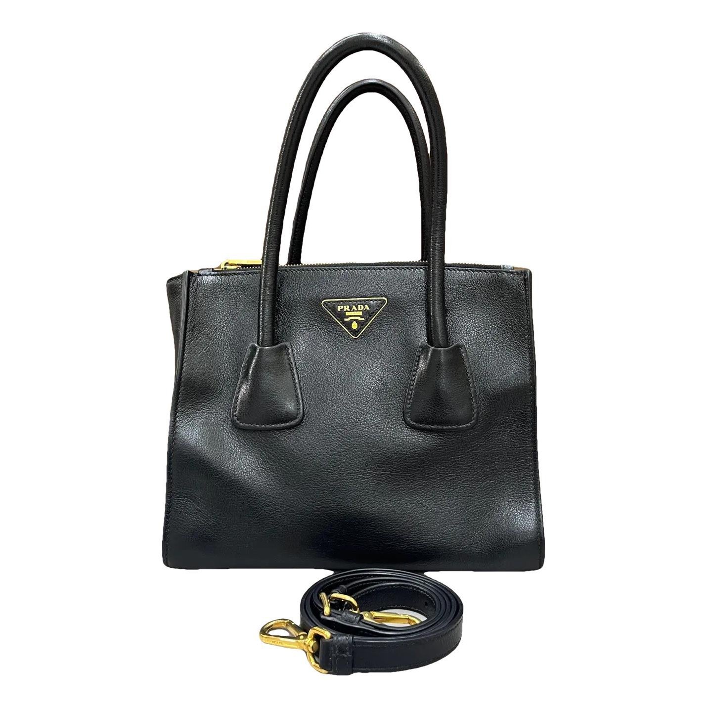 Monochrome leather handbag