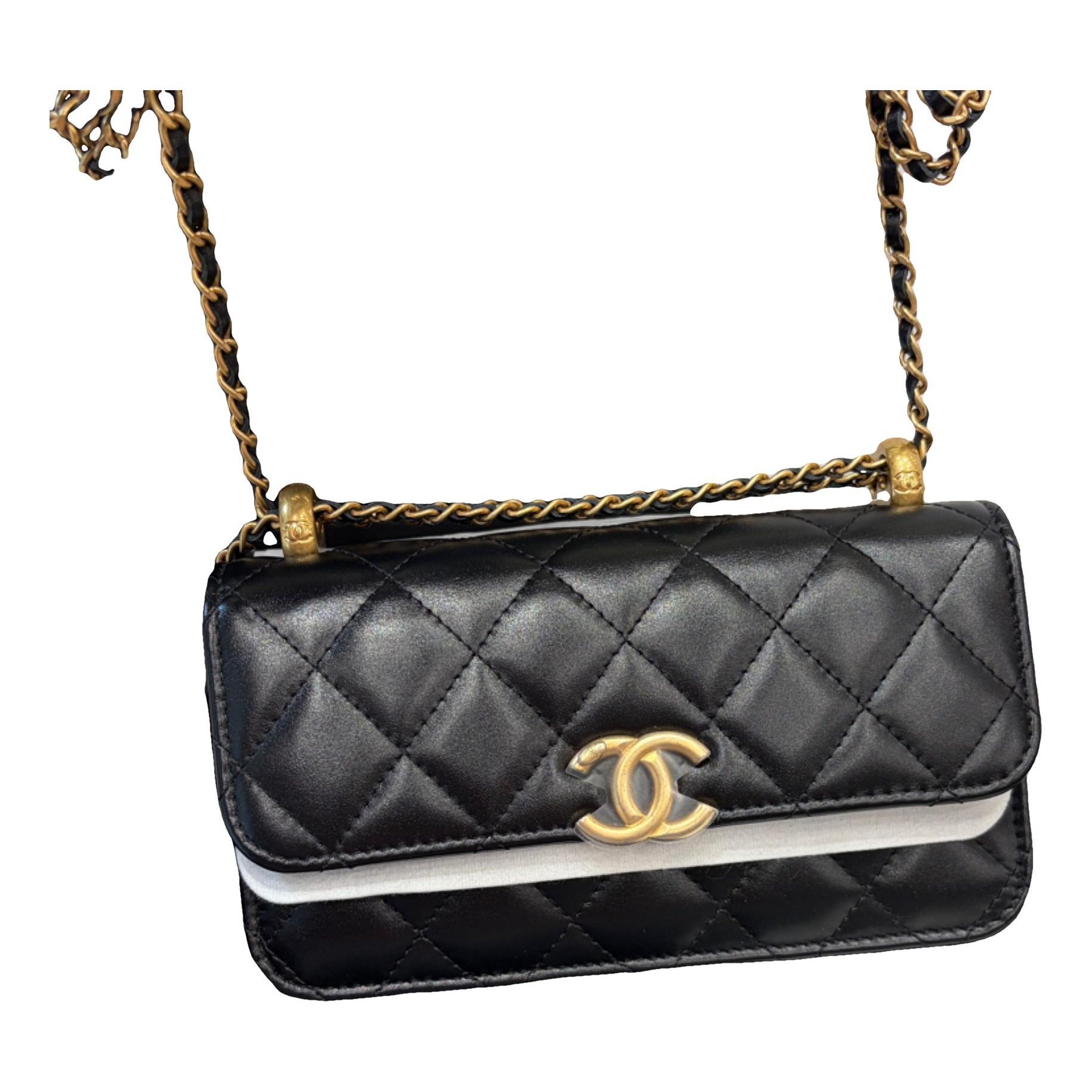 Wallet On Chain Timeless/Classique leather crossbody bag