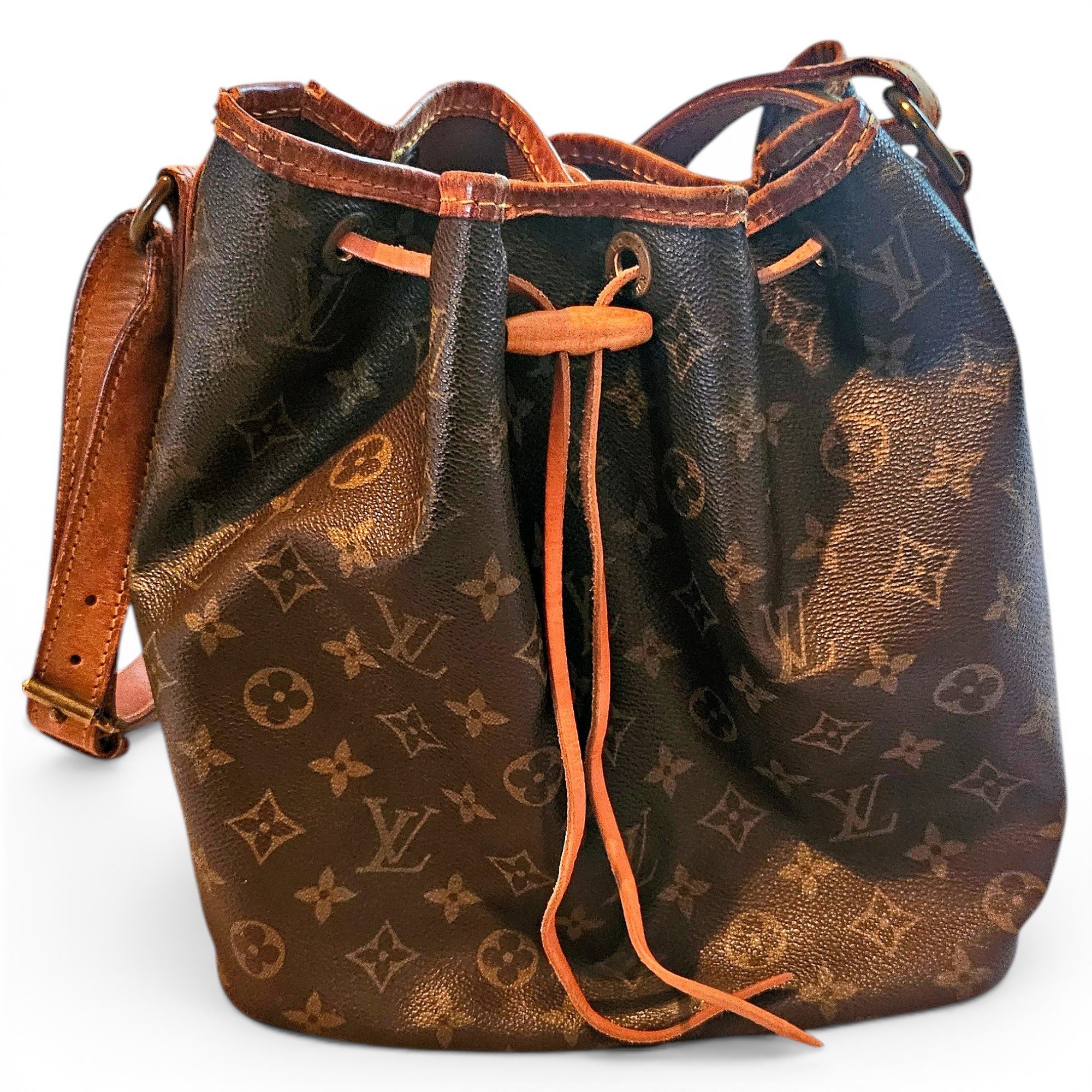 Louis Vuitton Petit Noé trunk patent leather handbag