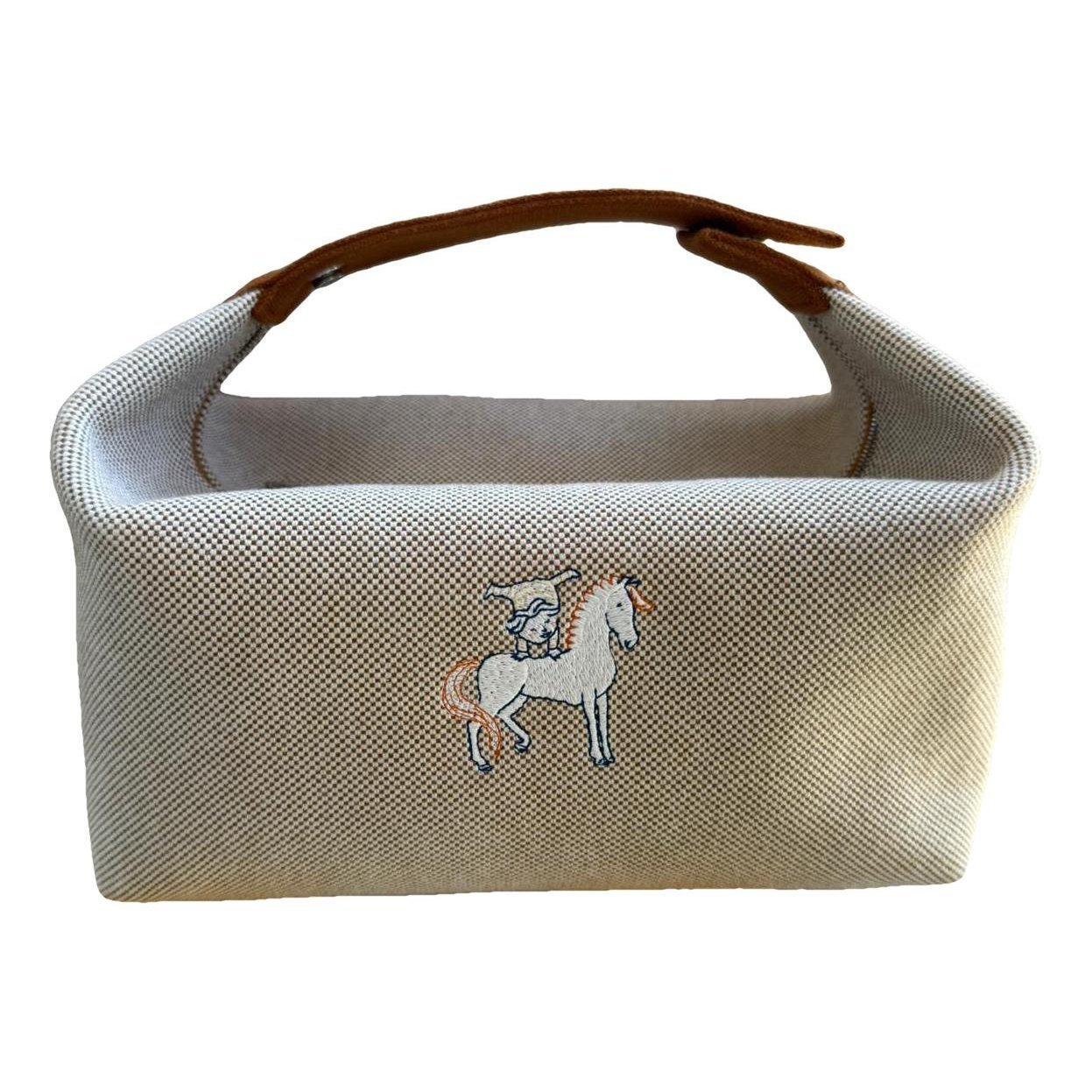 Bride à brac vanity case