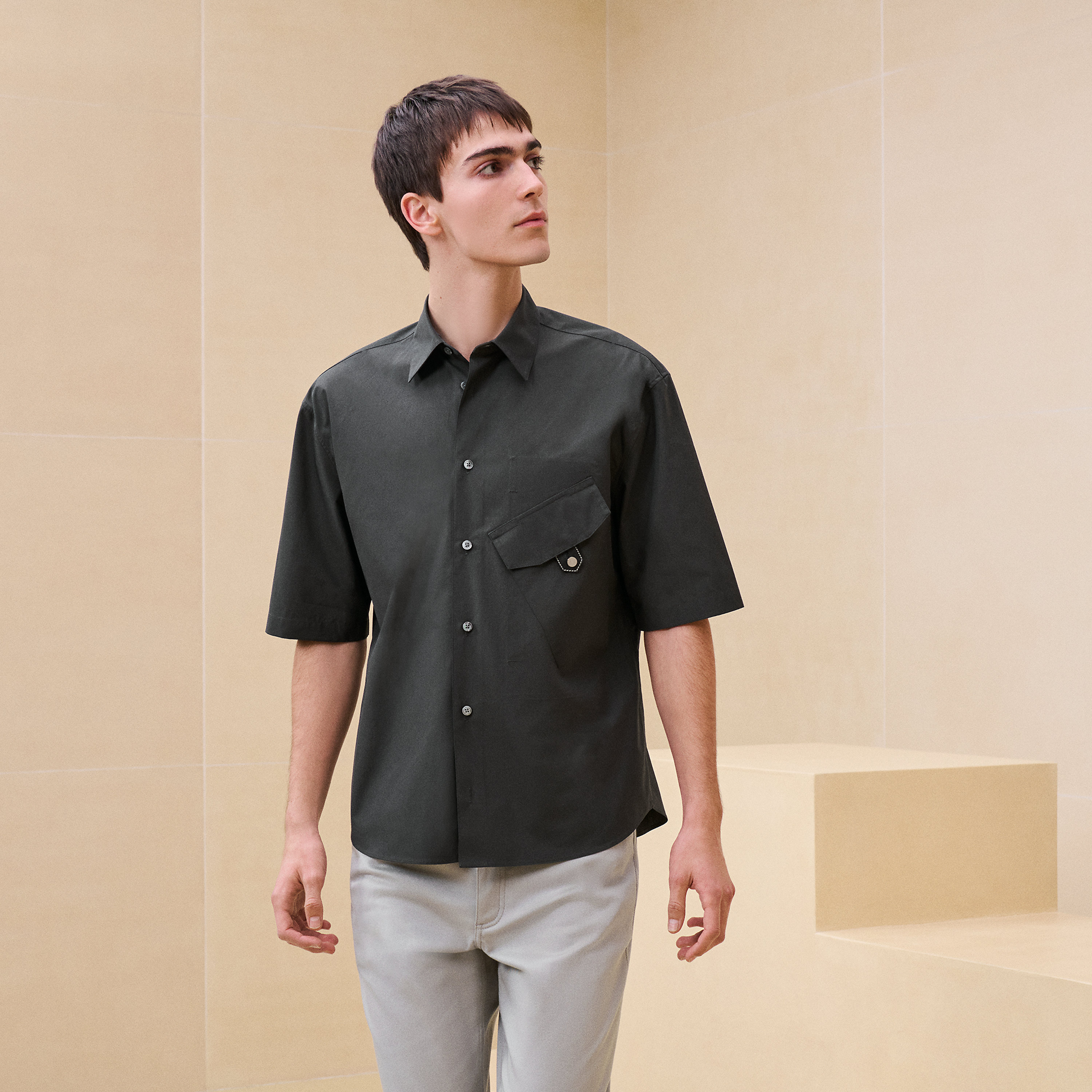 Sporty fit shirt with leather detail