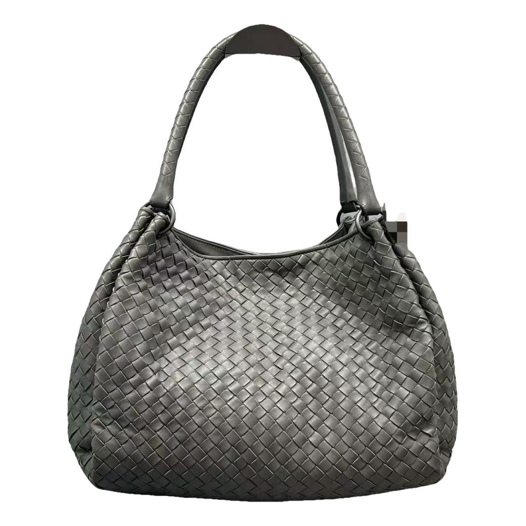 Veneta leather handbag